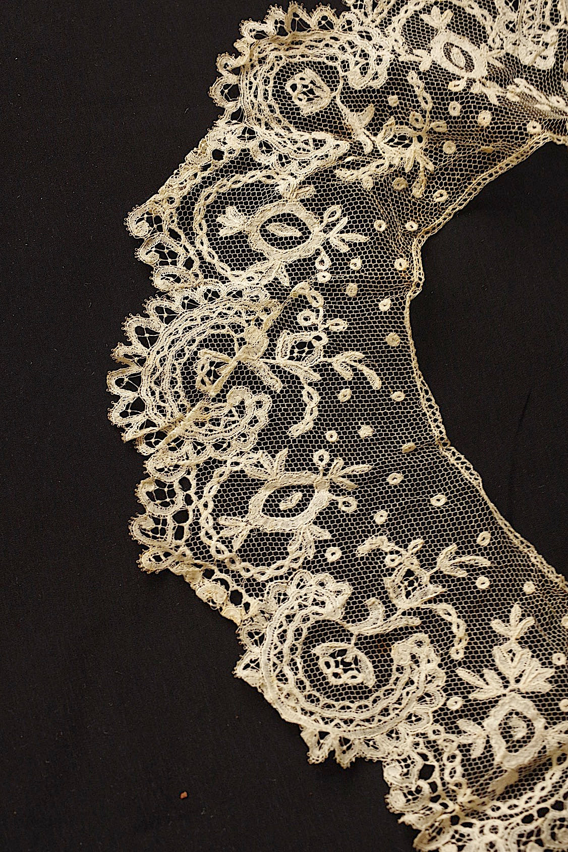アンティークレース　dentelle ancienne　アプリカッションアングレテール　小さな襟