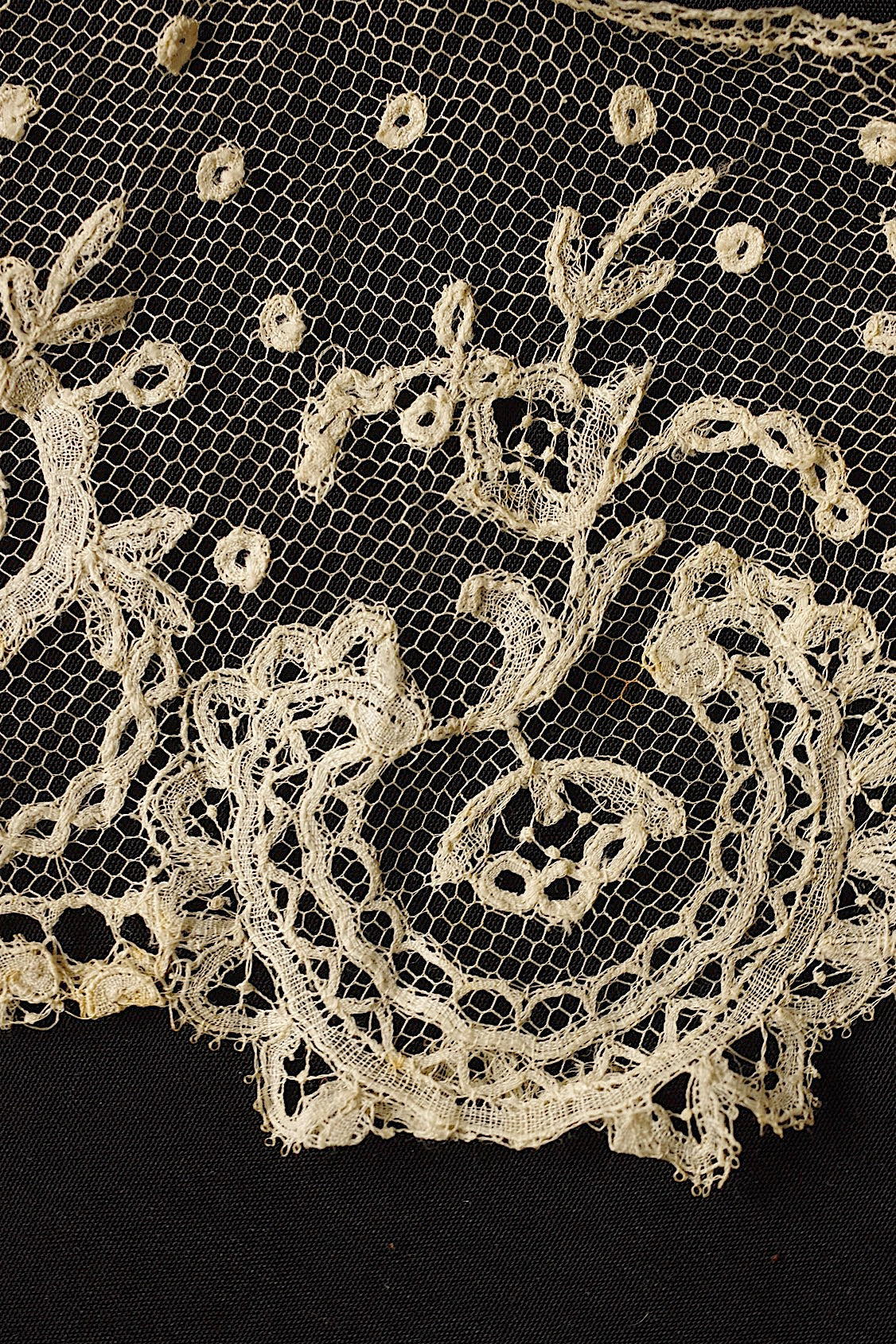 アンティークレース　dentelle ancienne　アプリカッションアングレテール　小さな襟