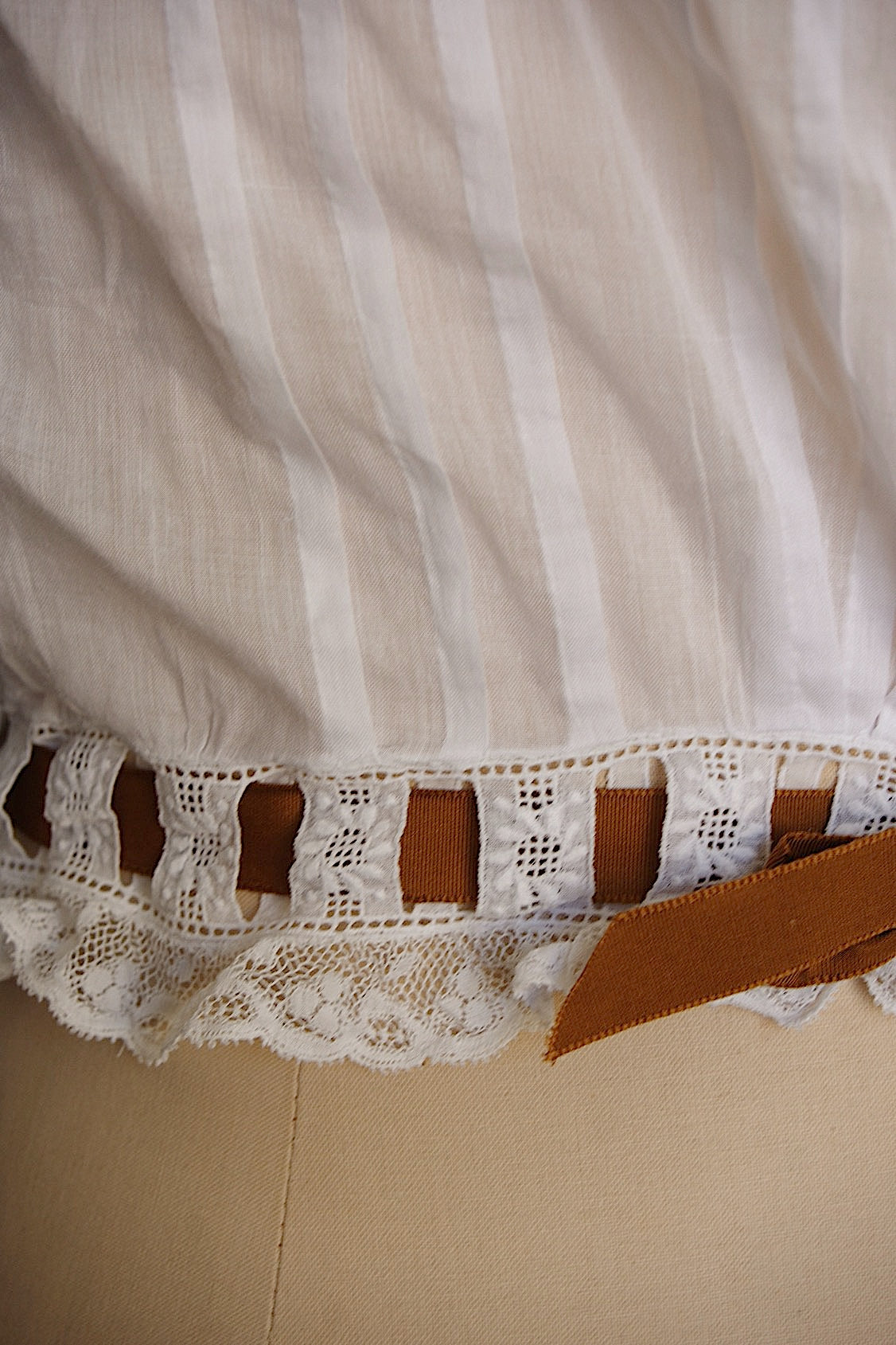 アンティークレーストップス　vêtement antique　tops リボン付き
