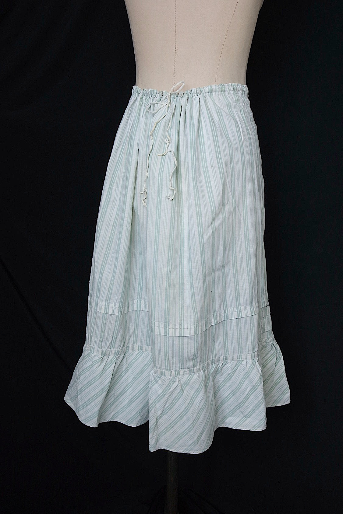 Antique lace skirt vêtement antique skirt5