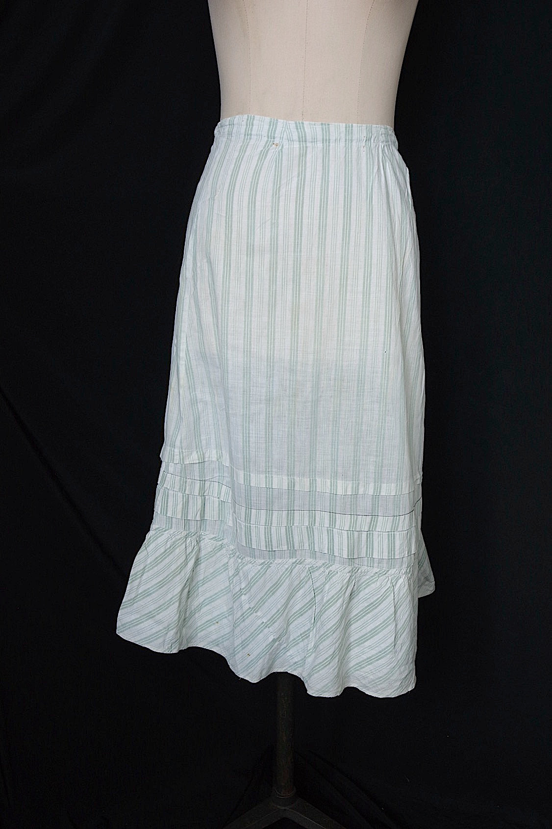 Antique lace skirt vêtement antique skirt5
