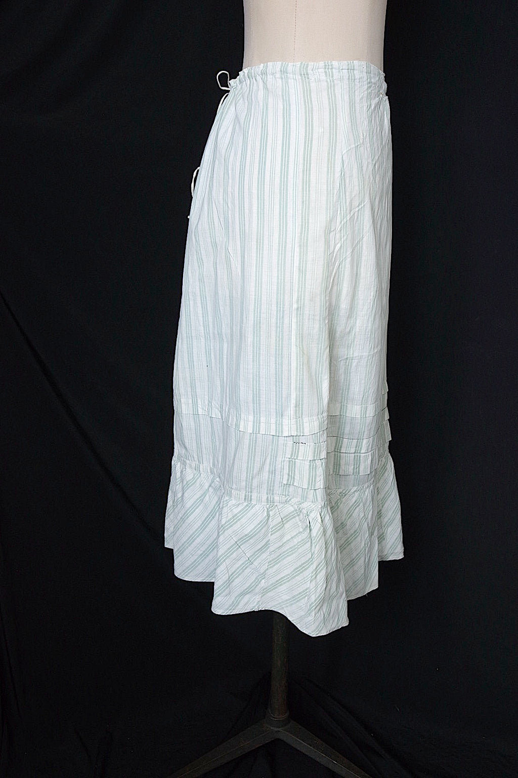 Antique lace skirt vêtement antique skirt5