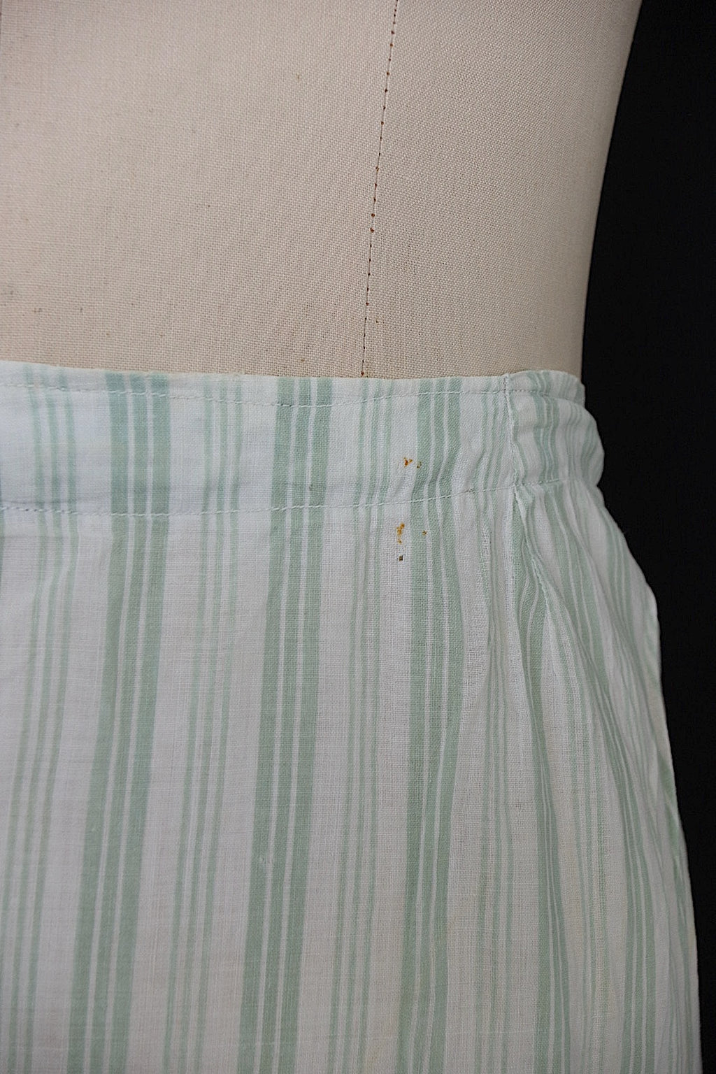 Antique lace skirt vêtement antique skirt5