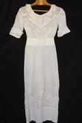 Robe en dentelle ancienne vêtement antique dress
