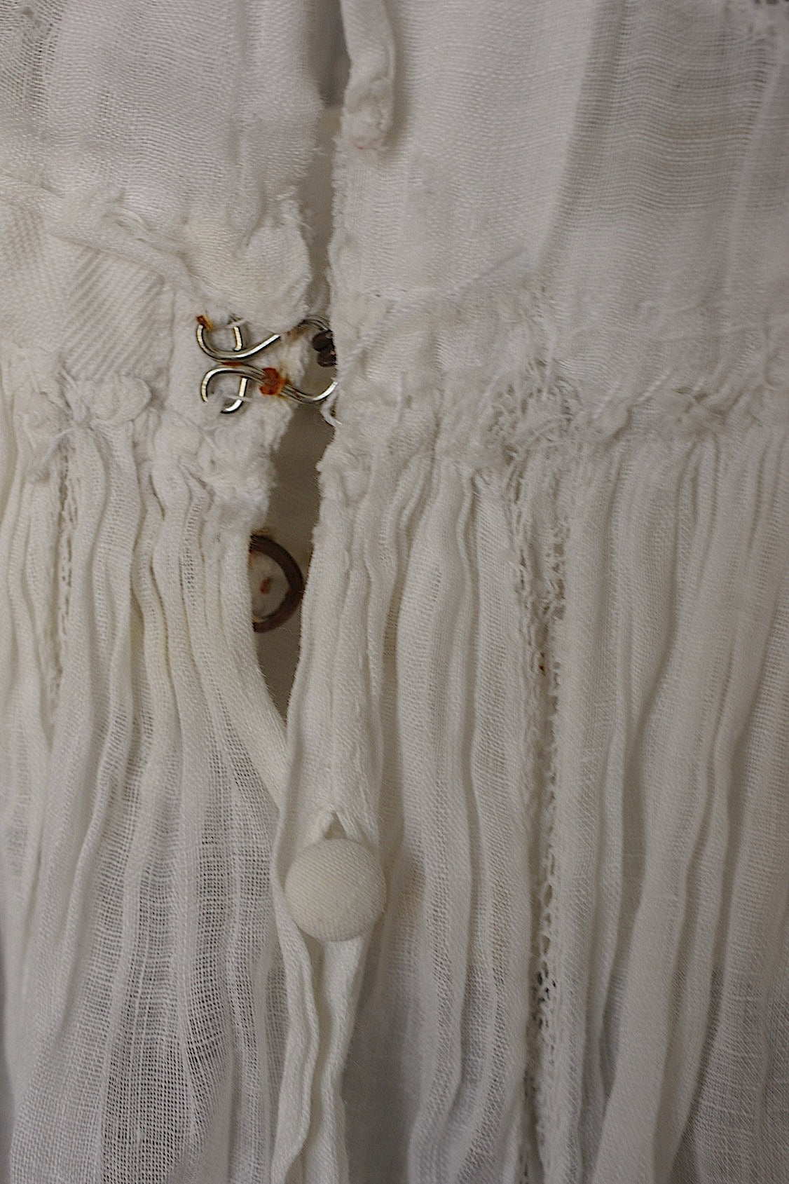 Robe en dentelle ancienne vêtement antique dress