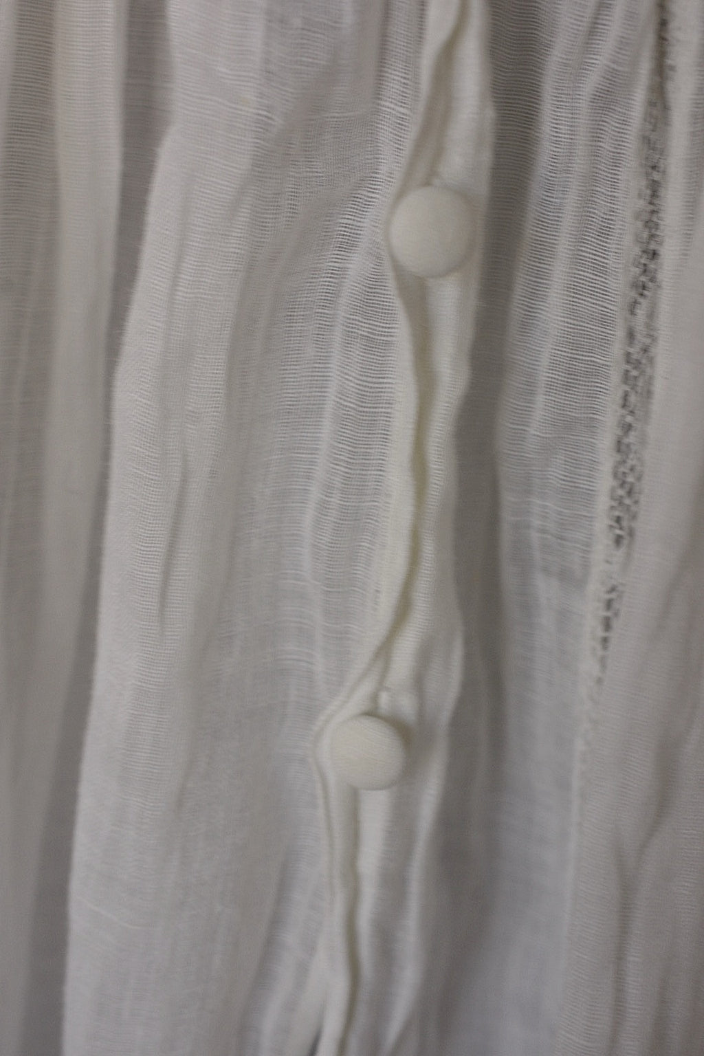 Robe en dentelle ancienne vêtement antique dress