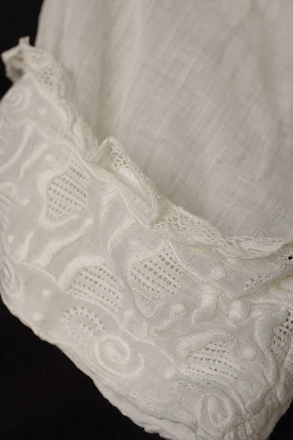 Robe en dentelle ancienne vêtement antique dress