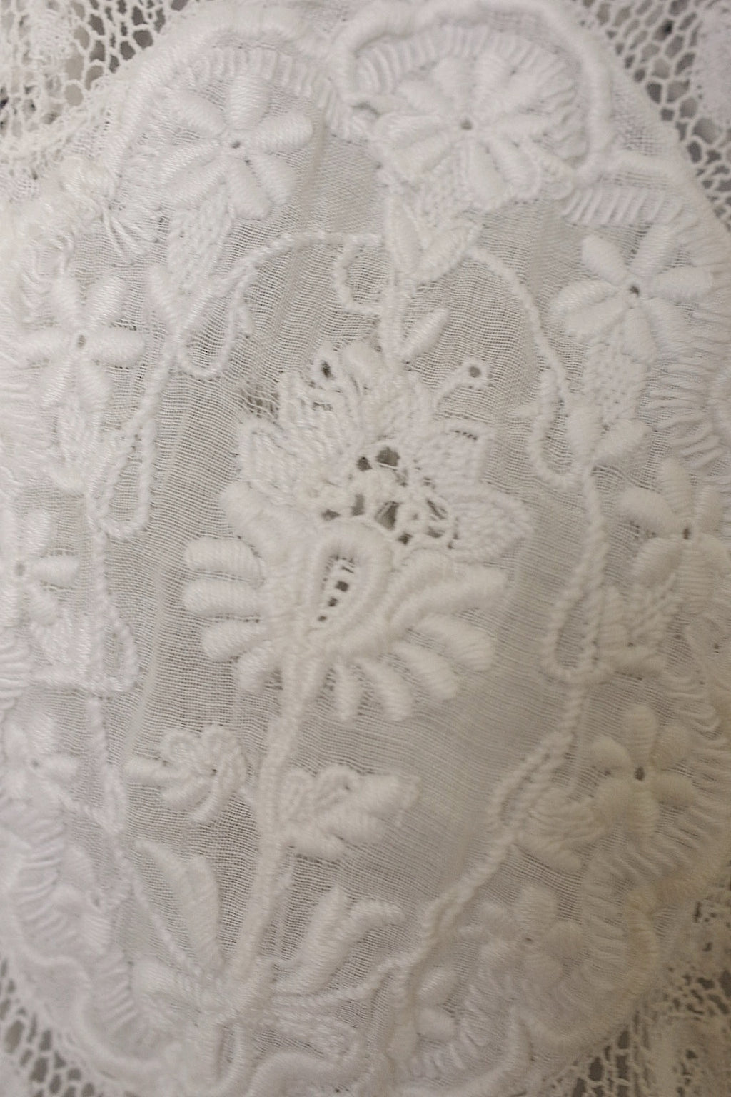 Robe en dentelle ancienne vêtement antique dress