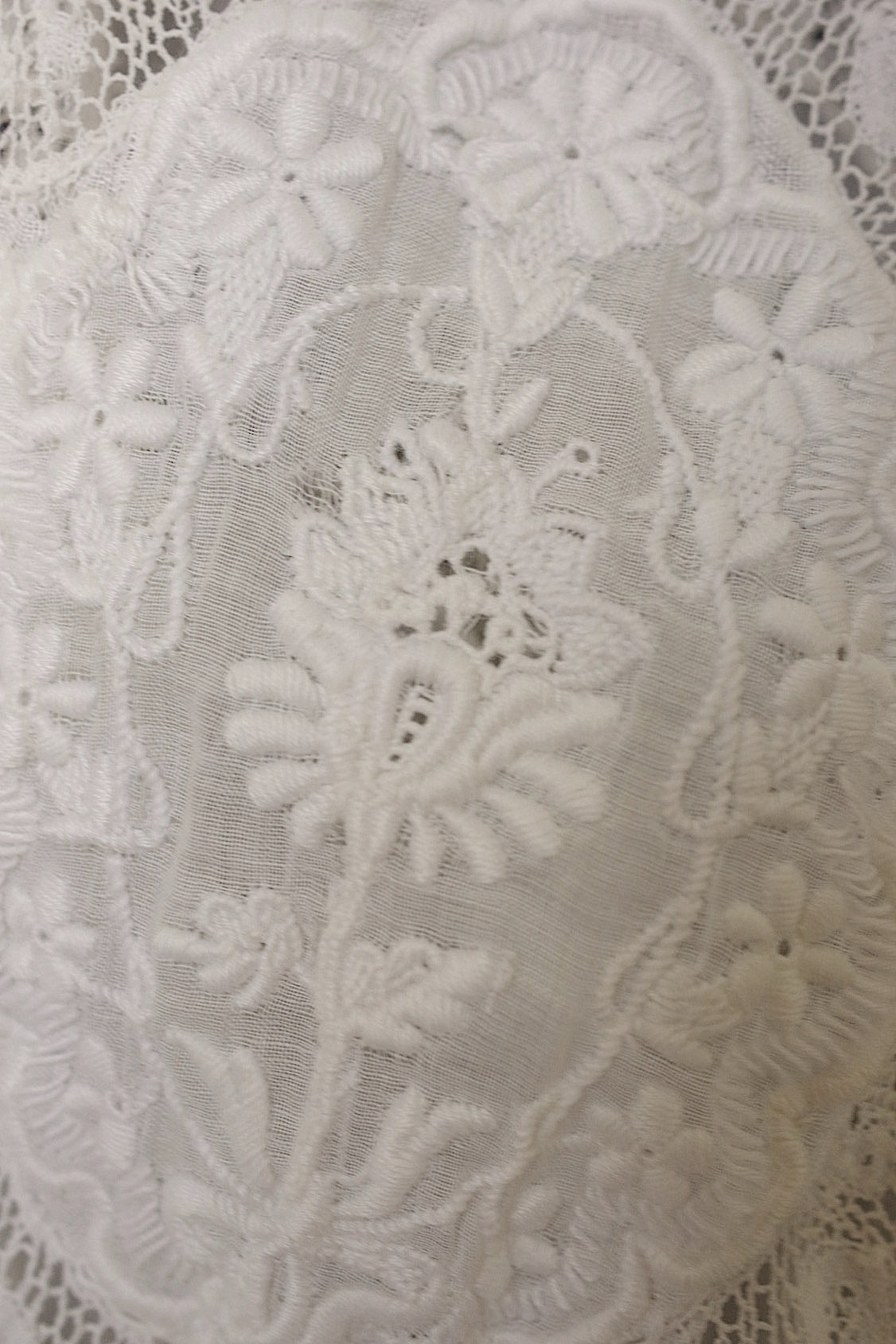 Robe en dentelle ancienne vêtement antique dress