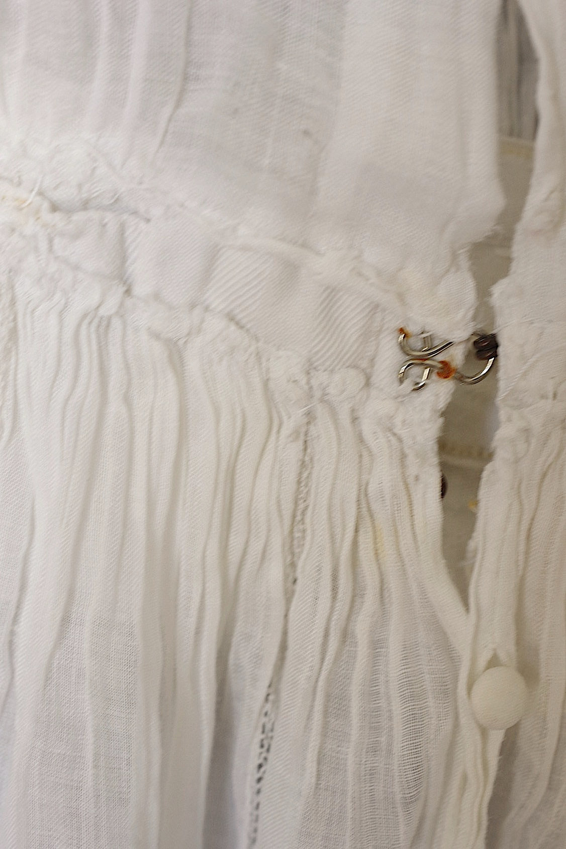 Robe en dentelle ancienne vêtement antique dress