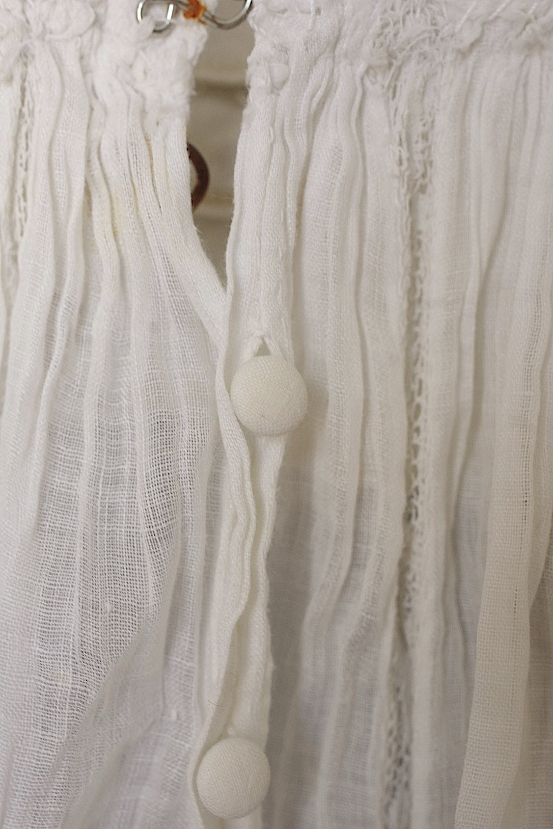 Robe en dentelle ancienne vêtement antique dress