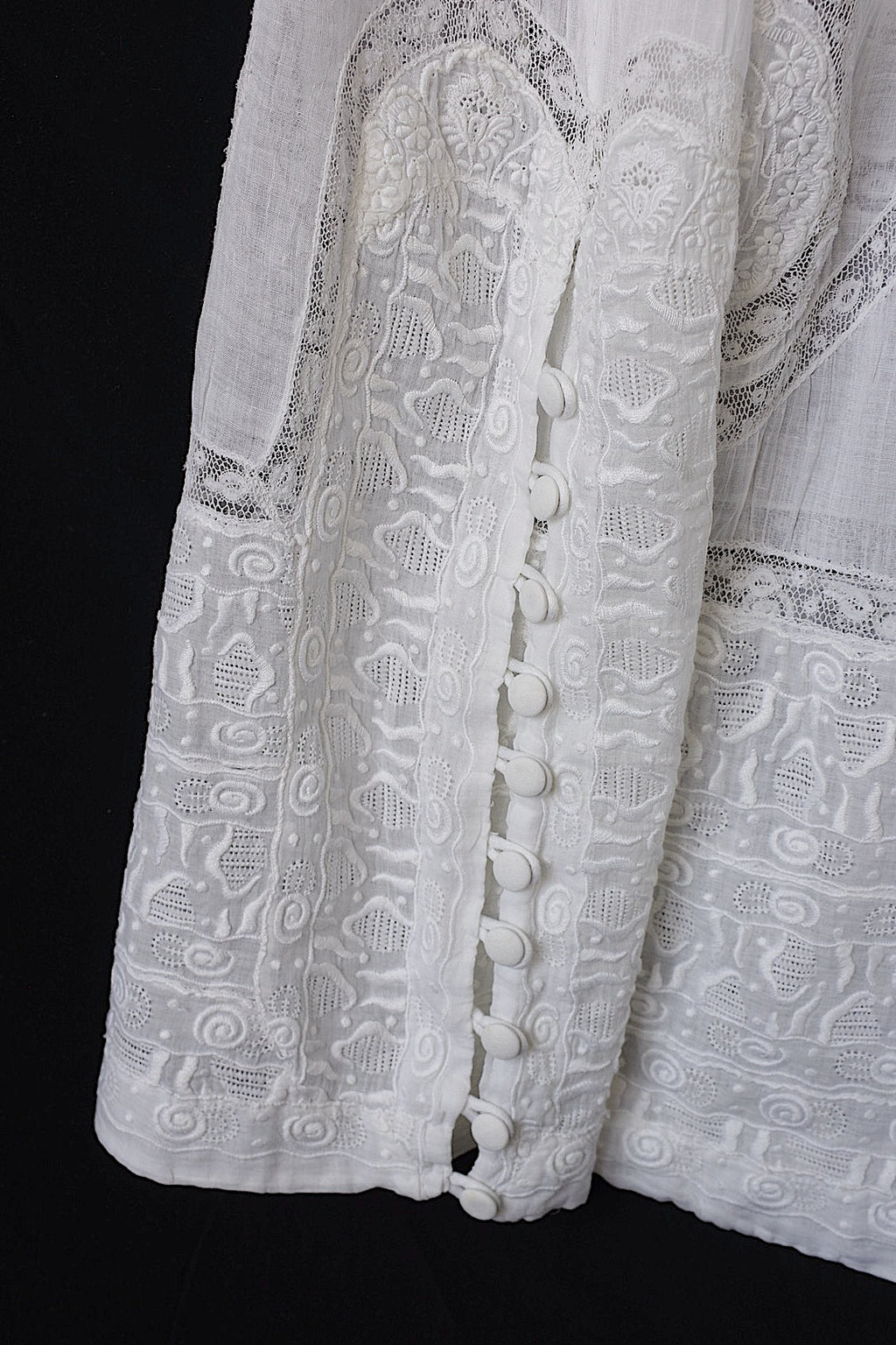 Robe en dentelle ancienne vêtement antique dress