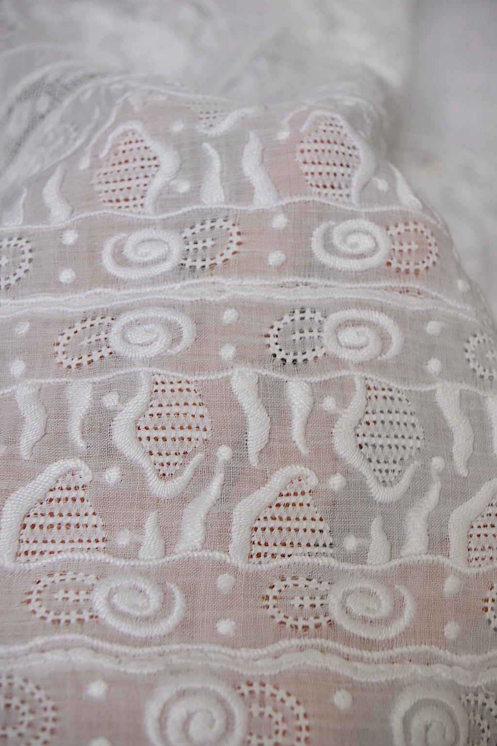 Robe en dentelle ancienne vêtement antique dress