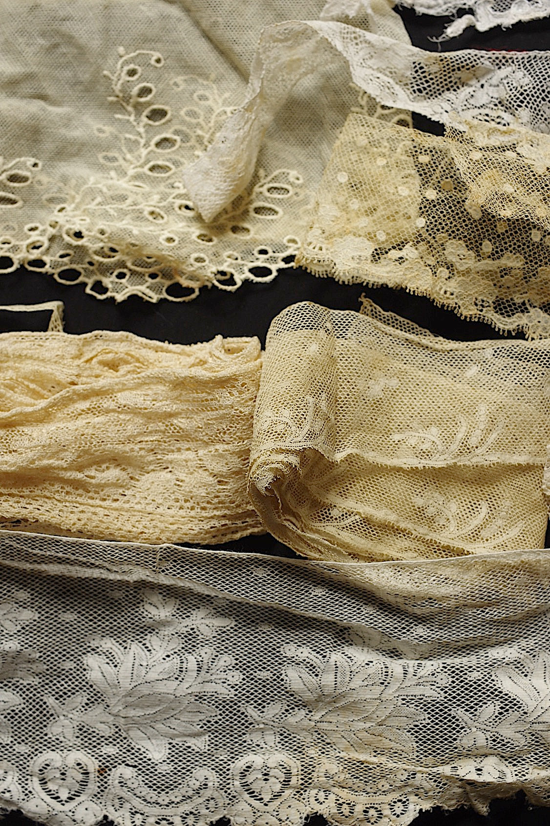 Dentelle ancienne dans une boîte d'époque