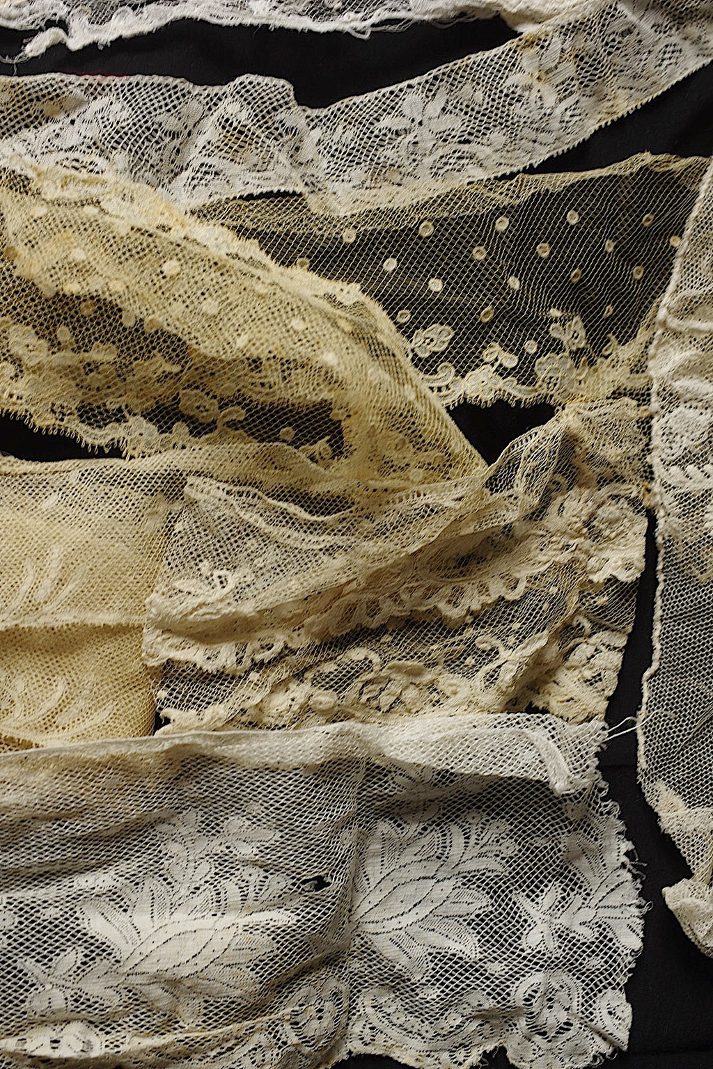 Dentelle ancienne dans une boîte d'époque