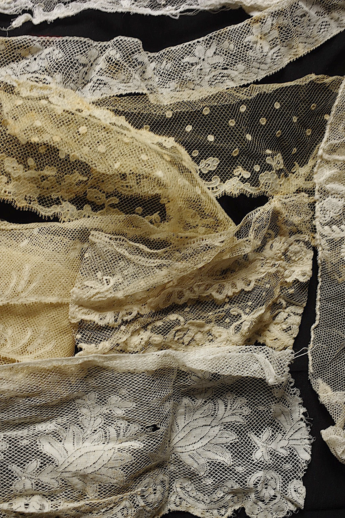 Dentelle ancienne dans une boîte d'époque