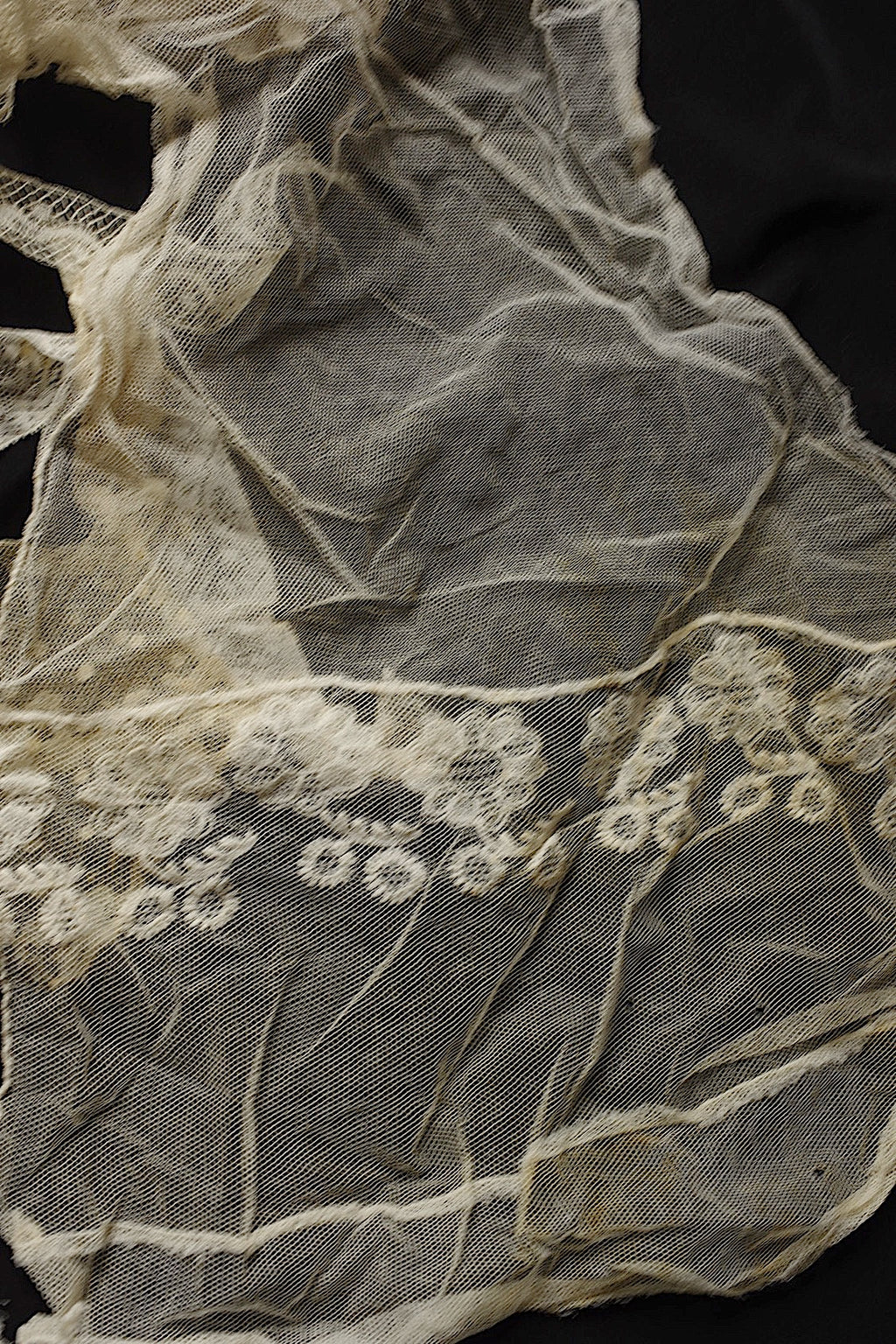 Dentelle ancienne dans une boîte d'époque