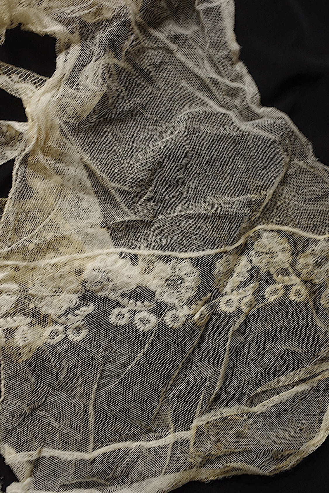 Dentelle ancienne dans une boîte d'époque