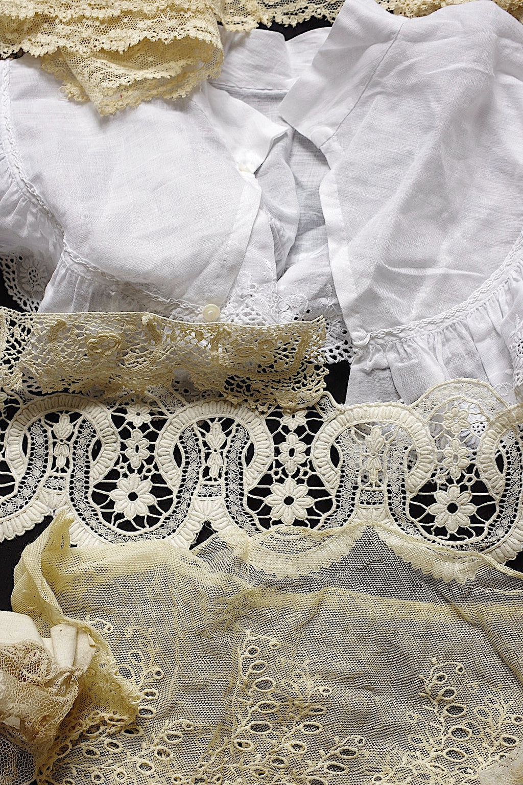 Dentelle ancienne dans une boîte d'époque