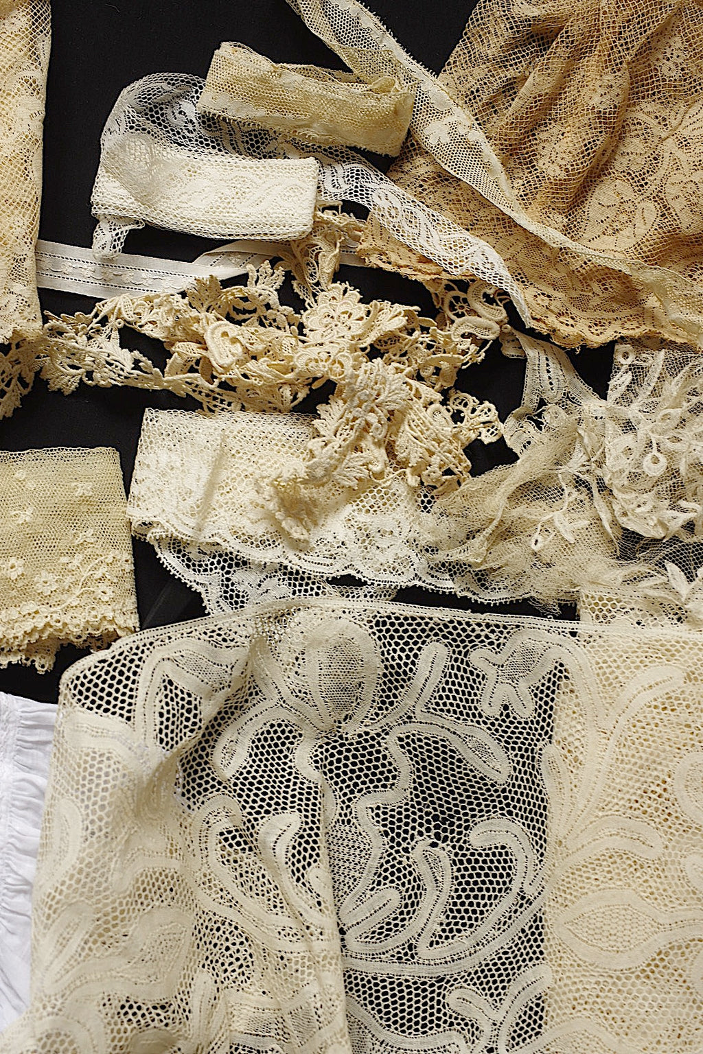 Dentelle ancienne dans une boîte d'époque