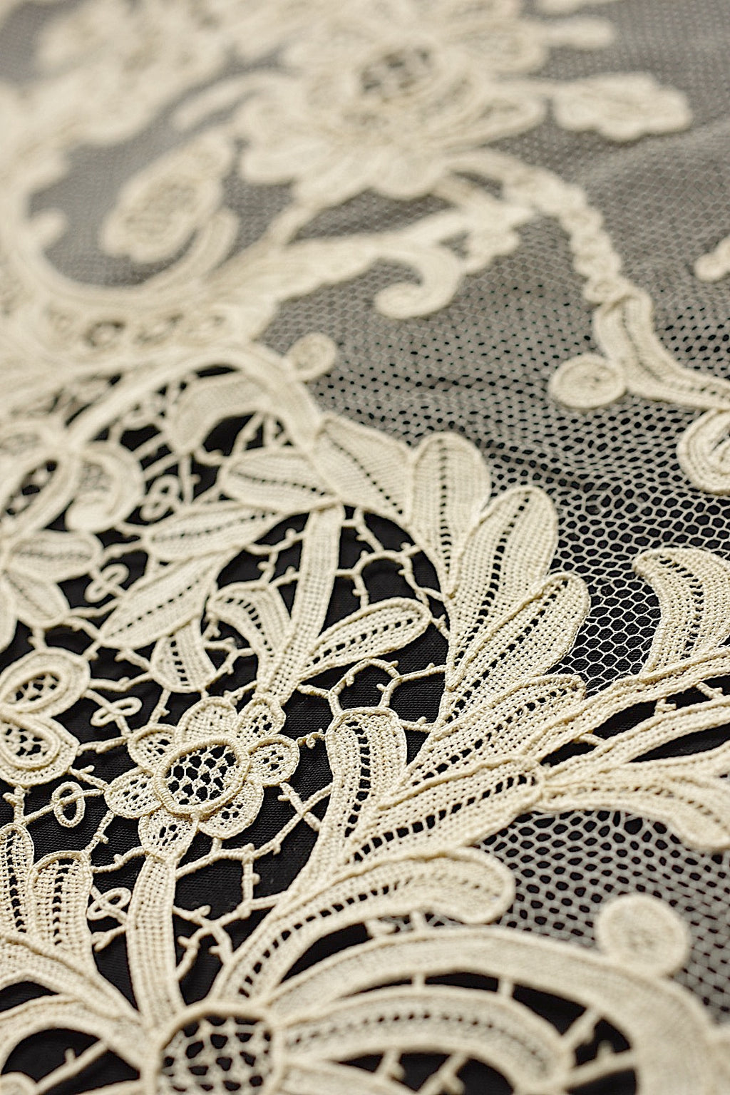 Nappe en dentelle ancienne