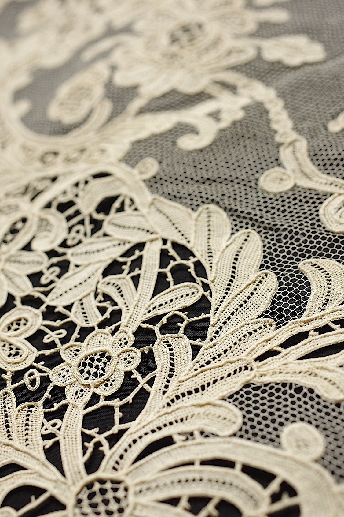 Nappe en dentelle ancienne
