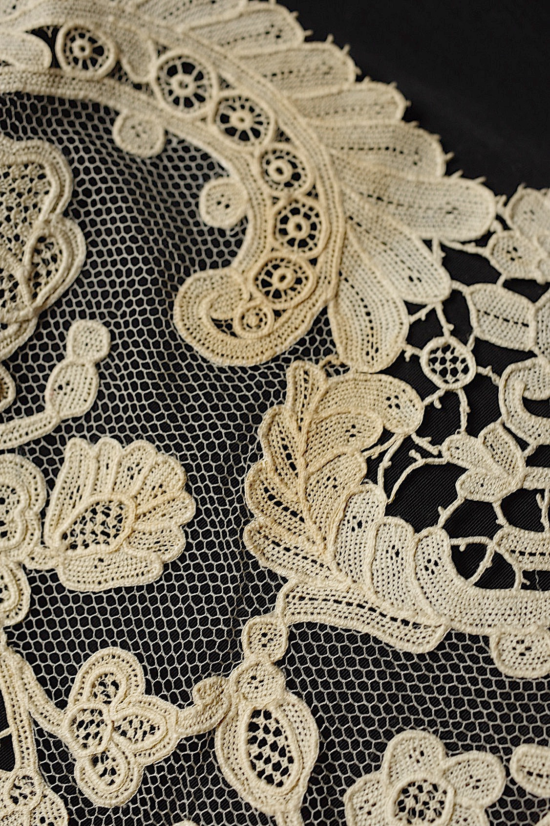 Nappe en dentelle ancienne