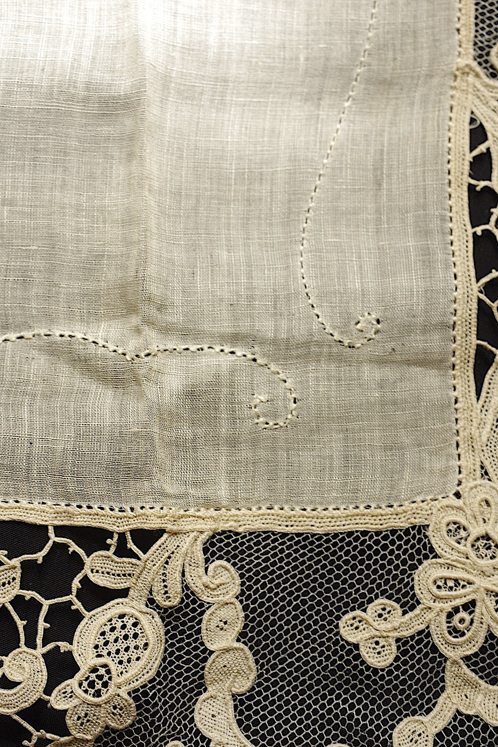 Nappe en dentelle ancienne