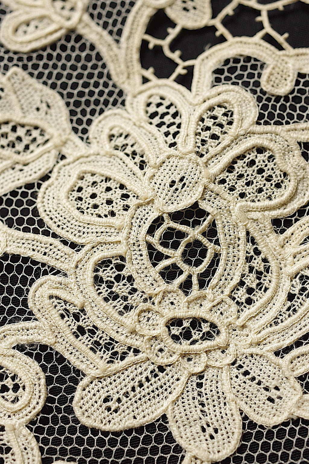 Nappe en dentelle ancienne
