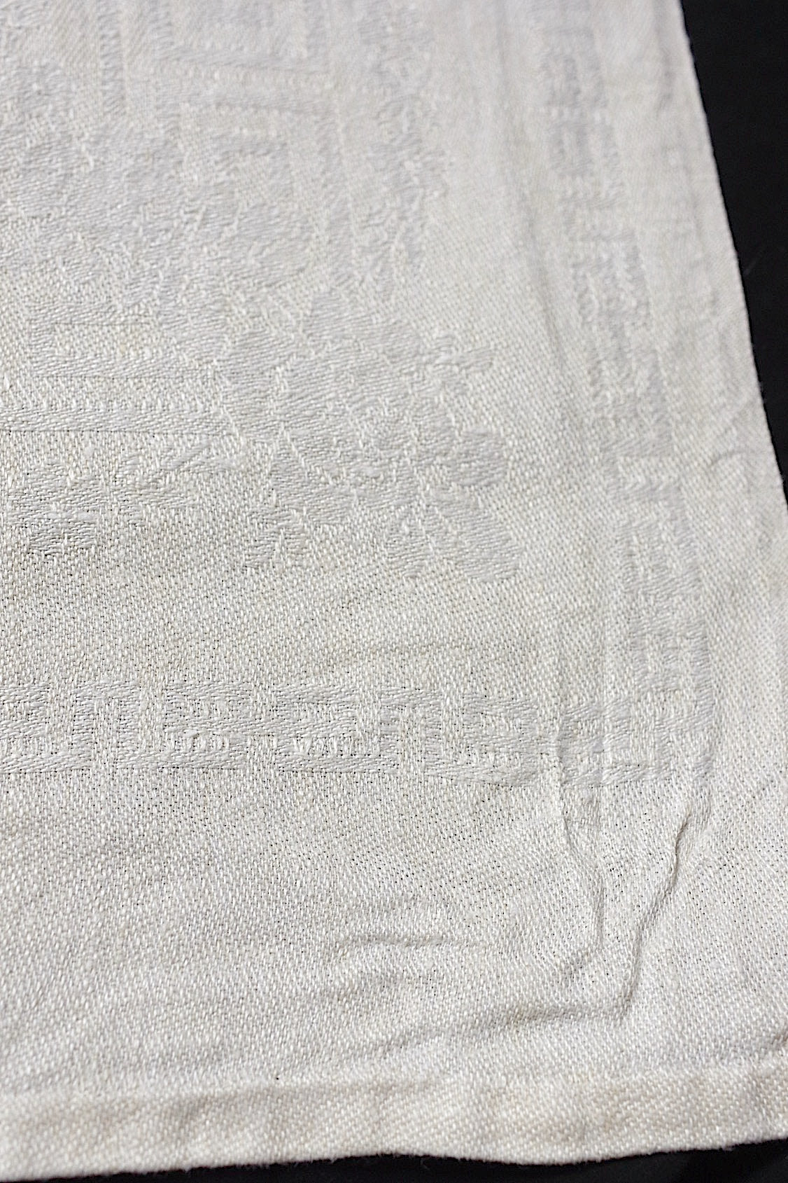Serviette de table ancienne en damas