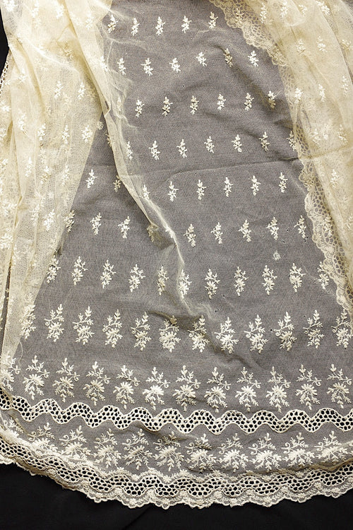 Encaje antiguo (dentelle ancienne) en forma de falda