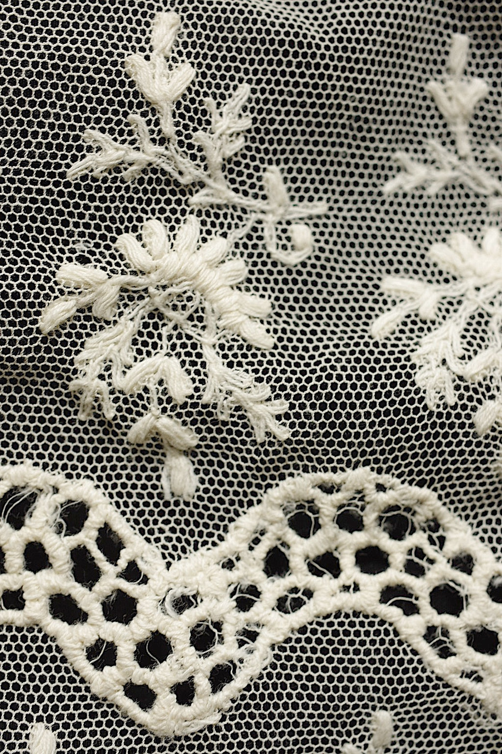 Encaje antiguo (dentelle ancienne) en forma de falda