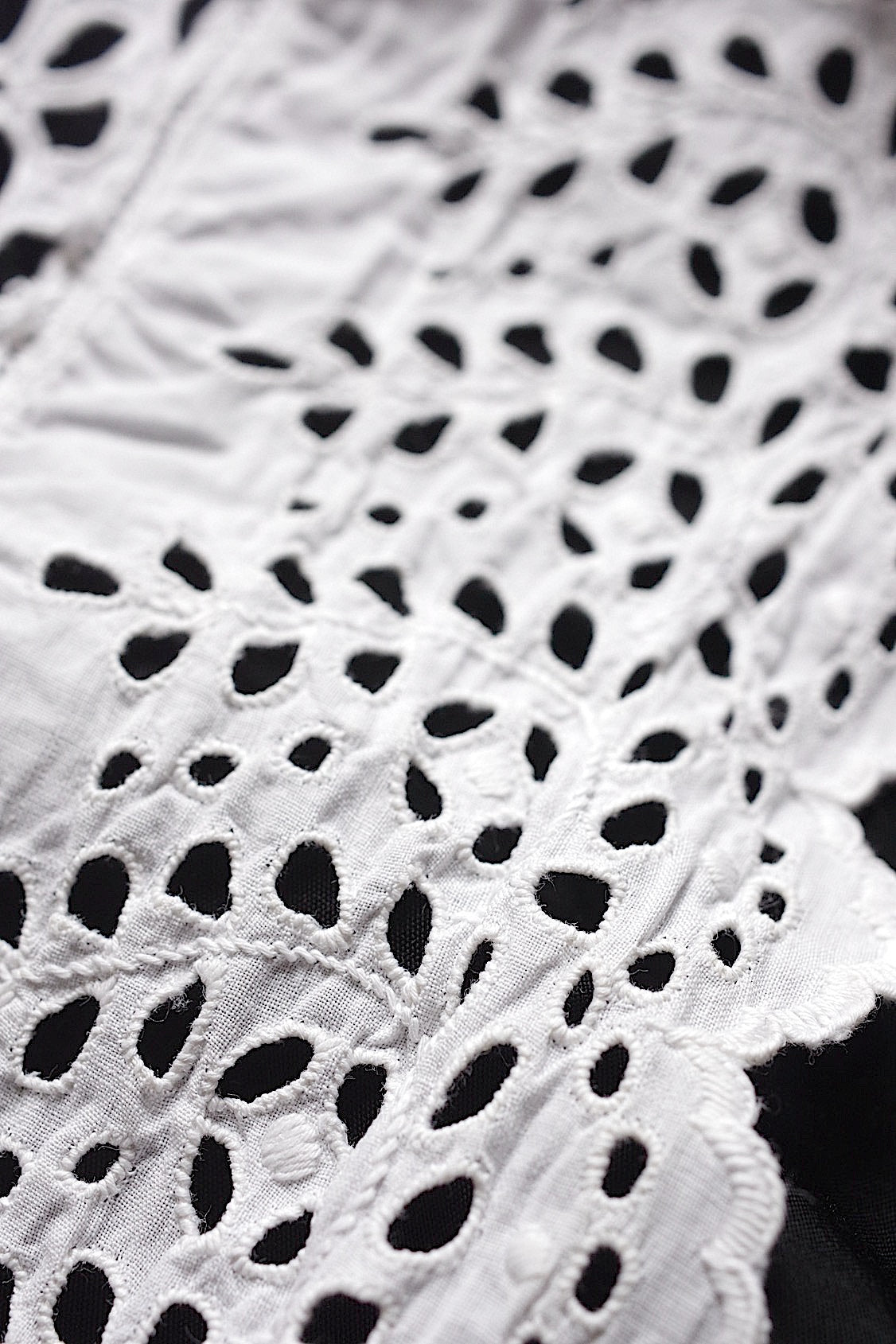 Dentelle ancienne, dentelle ajourée, chutes de dentelle