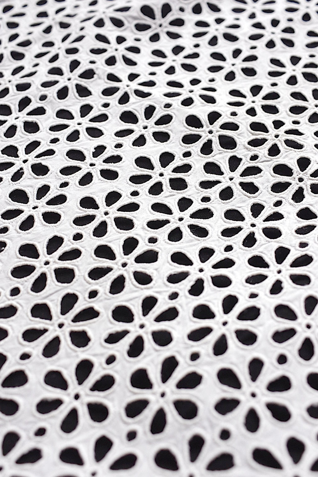 Dentelle ancienne, dentelle ajourée, chutes de dentelle