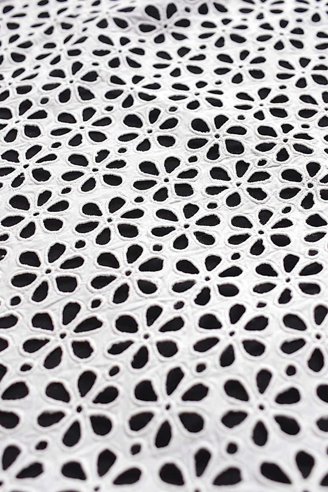 Dentelle ancienne, dentelle ajourée, chutes de dentelle