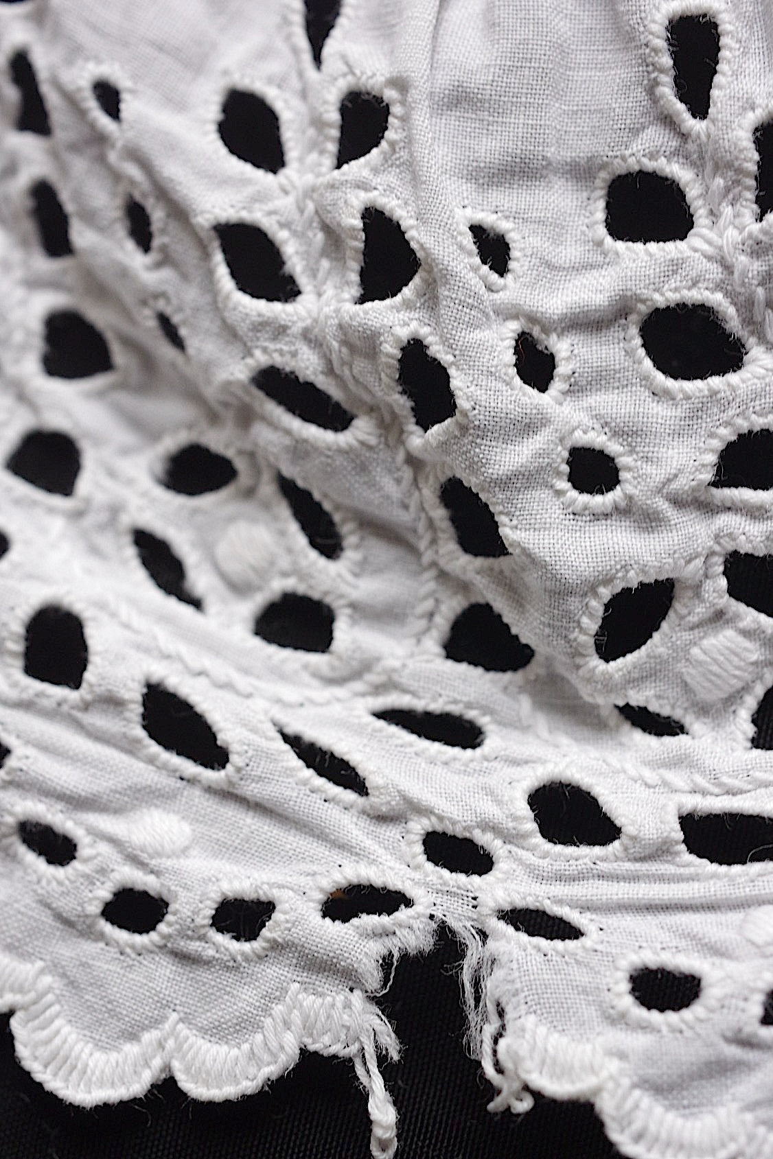 Dentelle ancienne, dentelle ajourée, chutes de dentelle