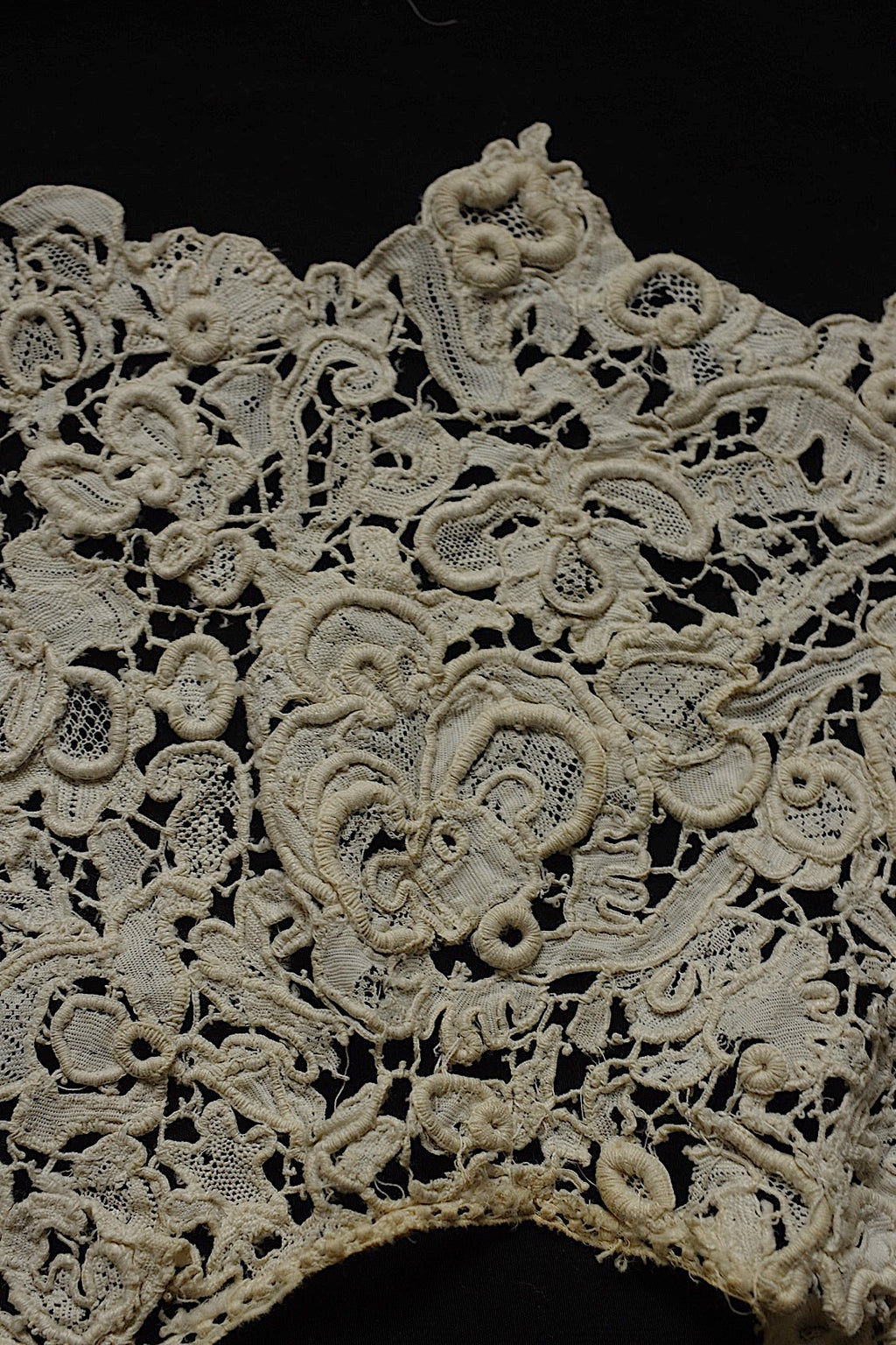 アンティークレース　dentelle ancienne　襟2つ