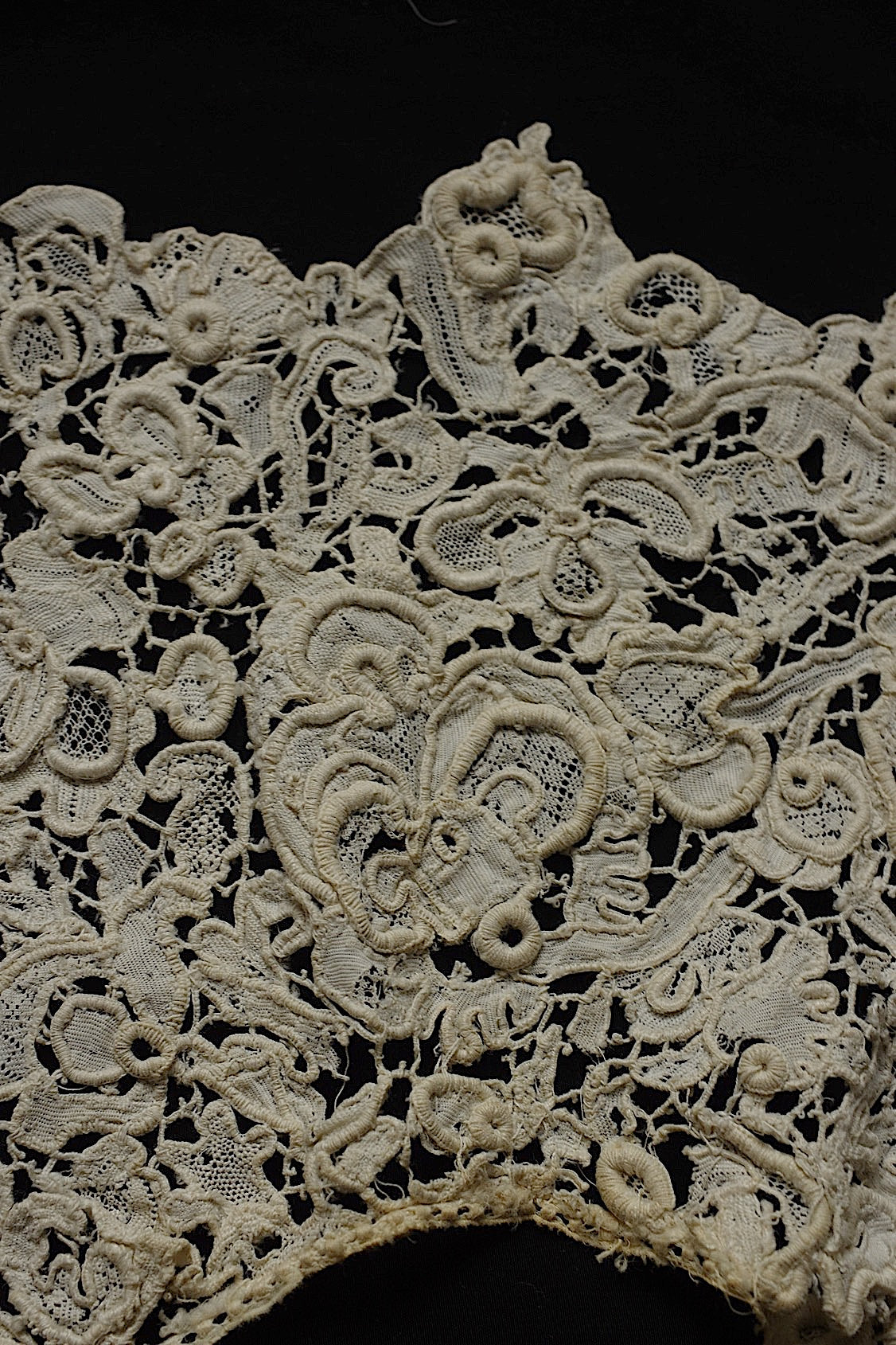 アンティークレース　dentelle ancienne　襟2つ