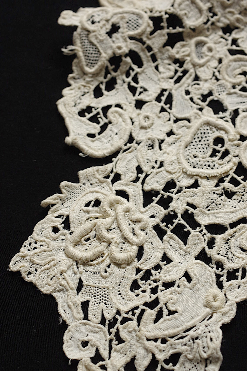 アンティークレース　dentelle ancienne　襟2つ