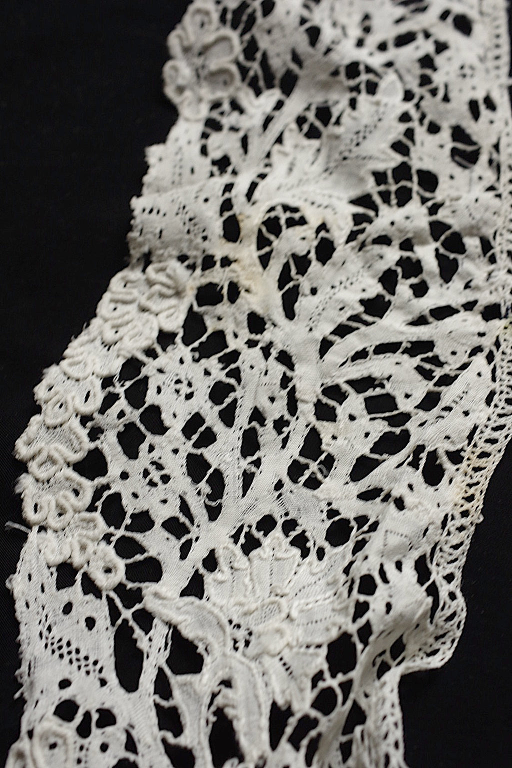 アンティークレース　dentelle ancienne　襟2つ