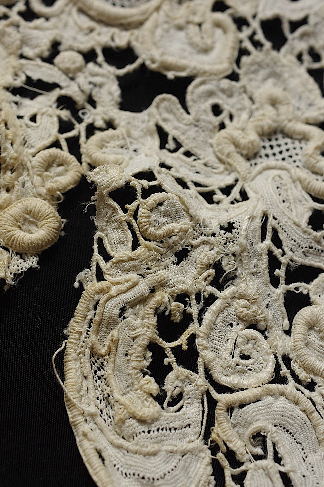アンティークレース　dentelle ancienne　襟2つ