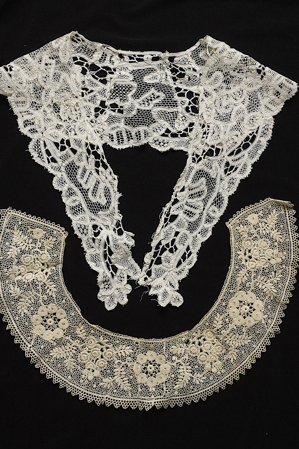 アンティークレース　dentelle ancienne　襟2つ