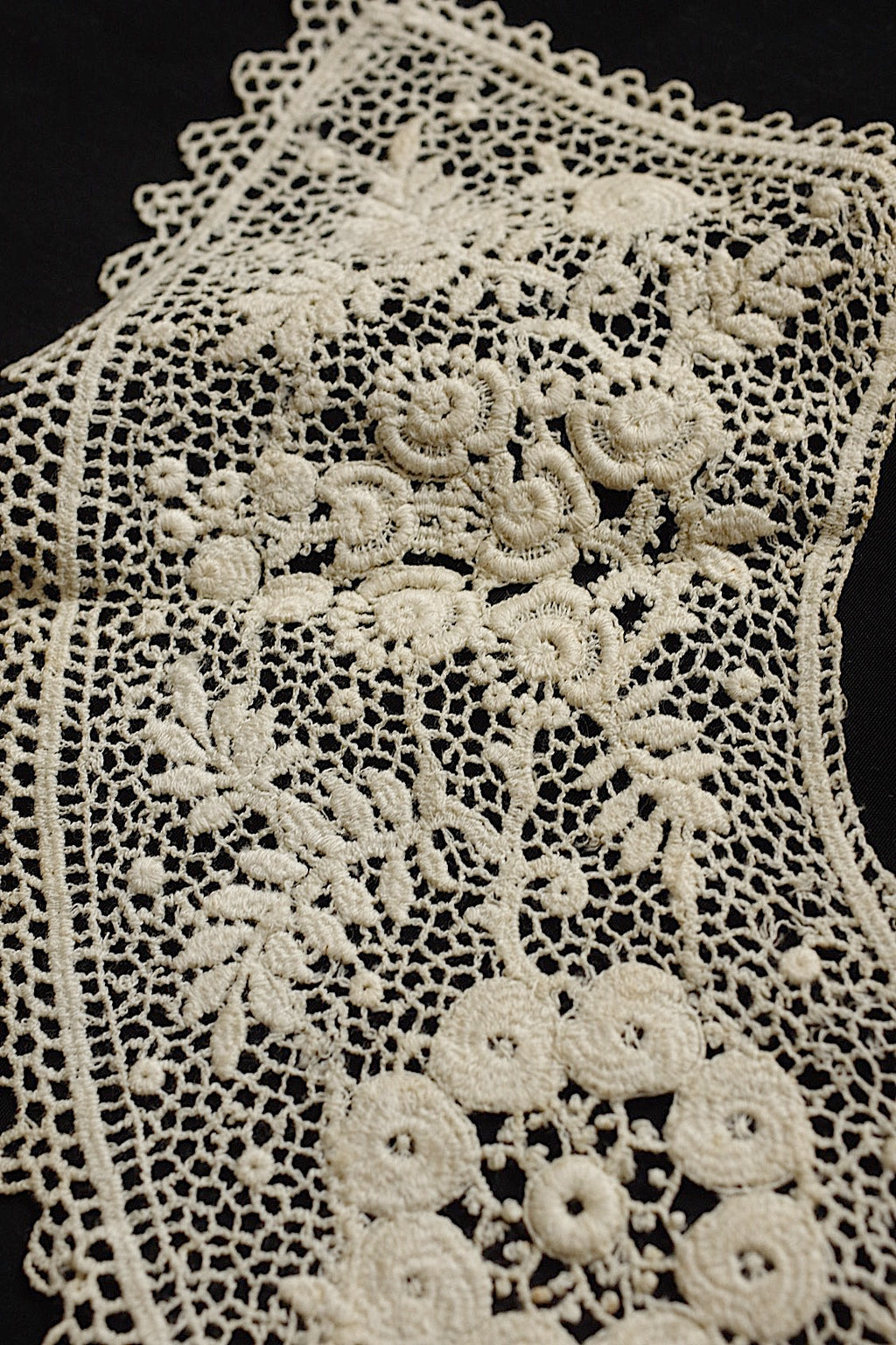 アンティークレース　dentelle ancienne　襟2つ