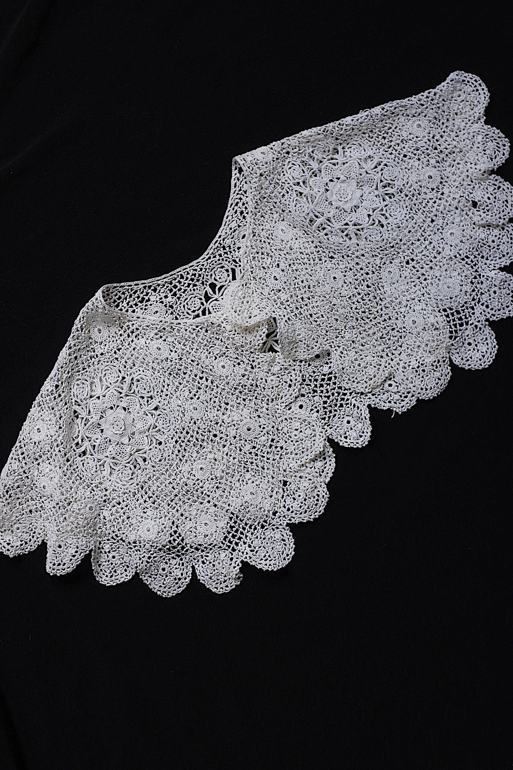 Antique Lace (dentelle ancienne) Crochet Collar