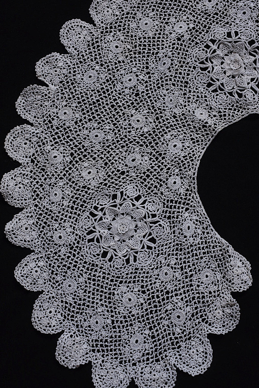 Antique Lace (dentelle ancienne) Crochet Collar