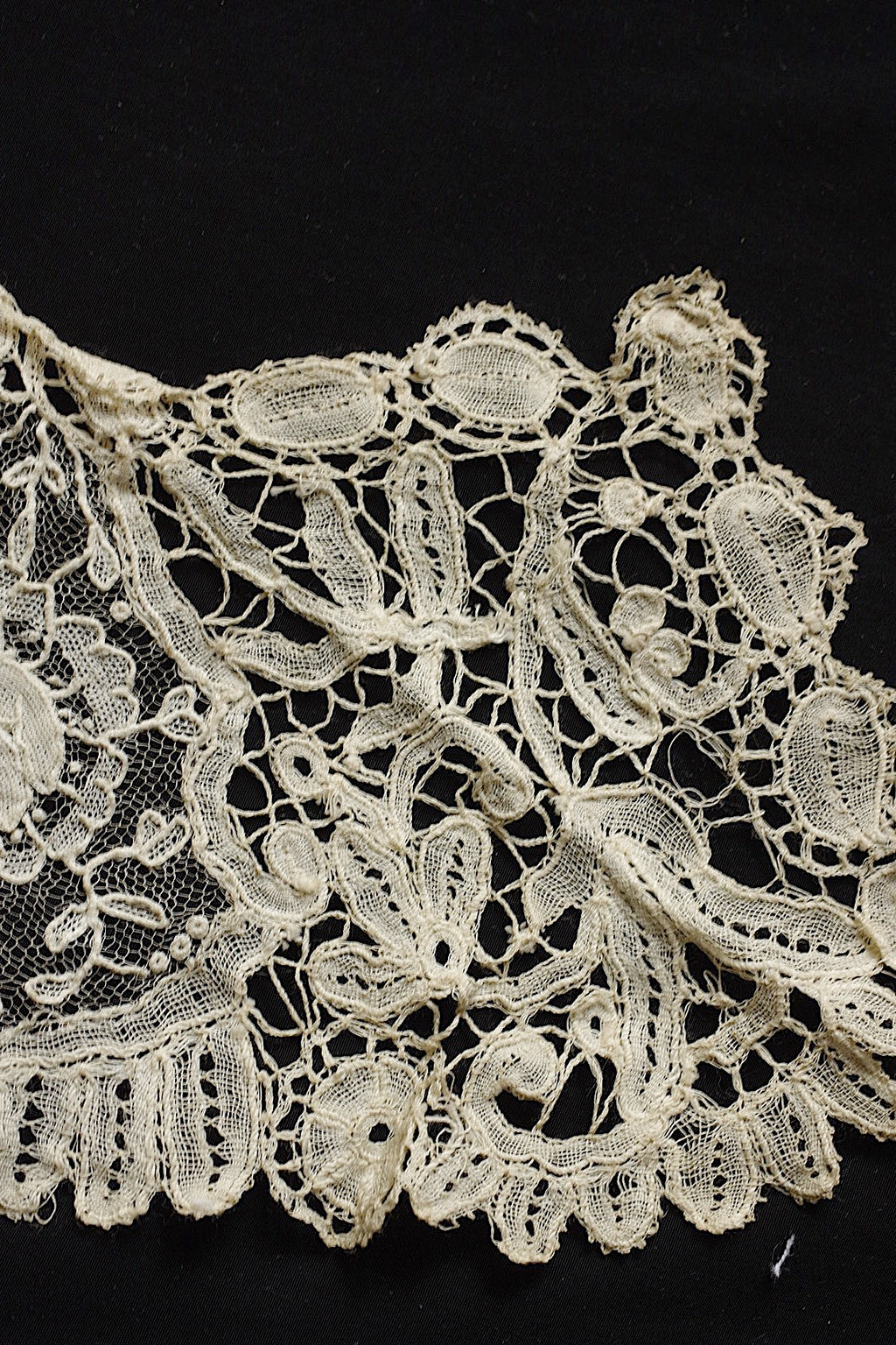 Encaje antiguo (dentelle ancienne) mezcla de Honiton y Bruselas
