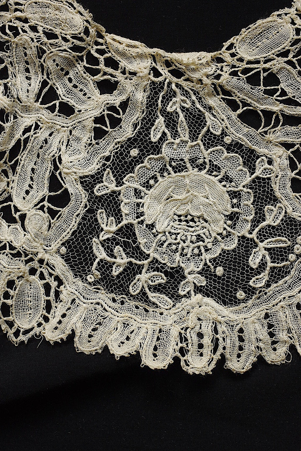 Encaje antiguo (dentelle ancienne) mezcla de Honiton y Bruselas