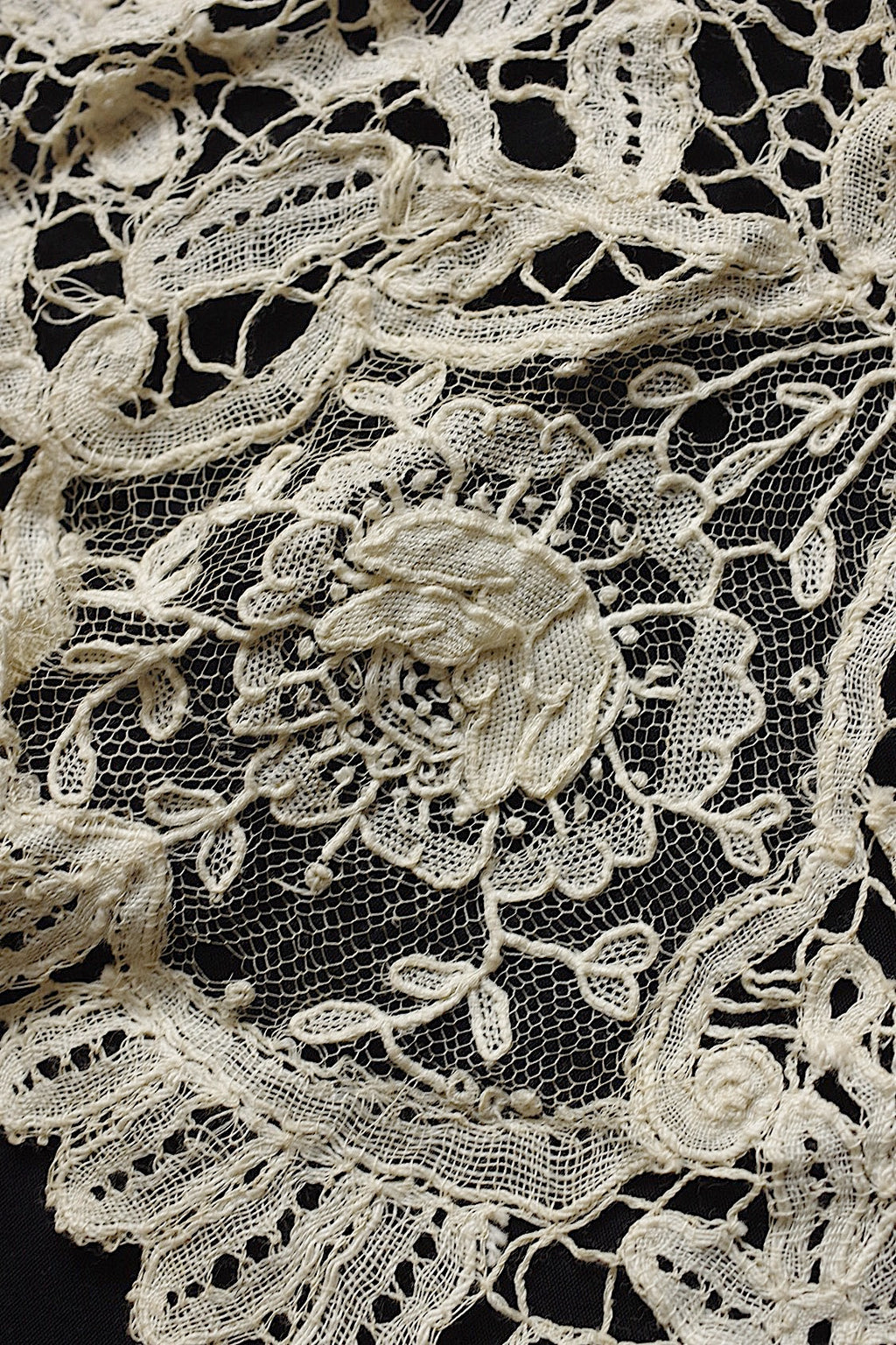 Encaje antiguo (dentelle ancienne) mezcla de Honiton y Bruselas