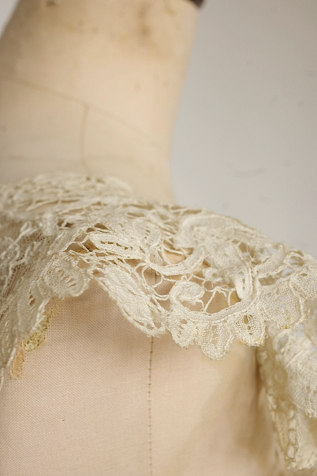 Encaje antiguo (dentelle ancienne) mezcla de Honiton y Bruselas