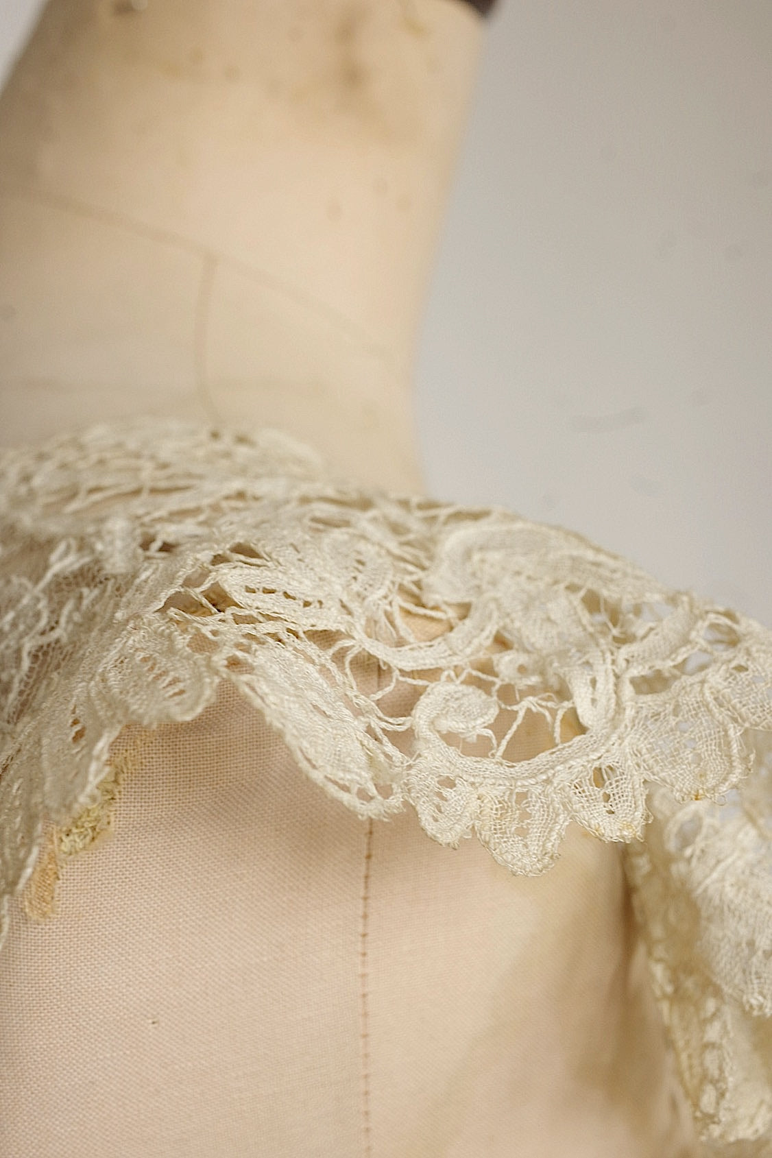 Encaje antiguo (dentelle ancienne) mezcla de Honiton y Bruselas